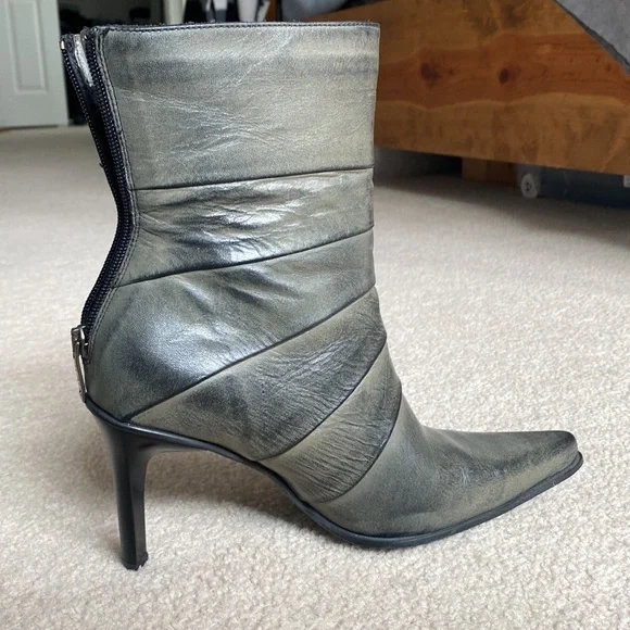 Boots - Picture 8 of 8